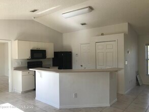 384 Ontario St NW in Palm Bay, FL - Building Photo - Building Photo