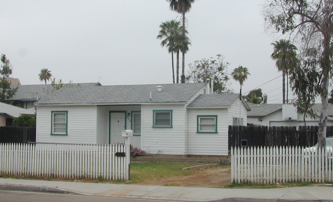 554 E Lexington in El Cajon, CA - Foto de edificio - Building Photo