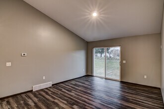 1933 Southridge Ave, Unit 3 in Menomonie, WI - Building Photo - Building Photo