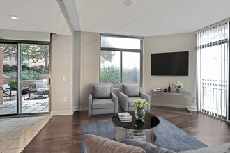 3600 S Glebe Rd, Unit 237 in Arlington, VA - Building Photo - Building Photo