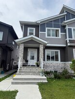 9366 Pear Link SW in Edmonton, AB - Building Photo