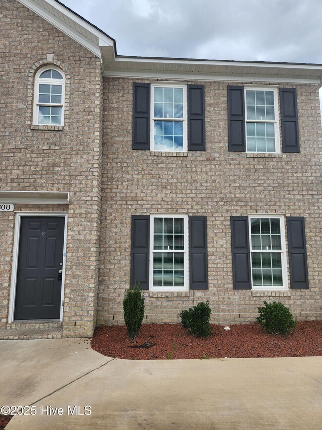 308 S Pointe Dr