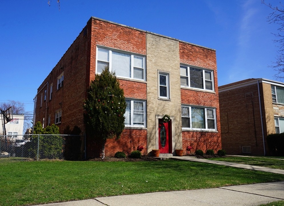 9033 Lamon Ave in Skokie, IL - Building Photo