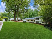 4384 Huntington Cir in Dunwoody, GA - Foto de edificio - Building Photo