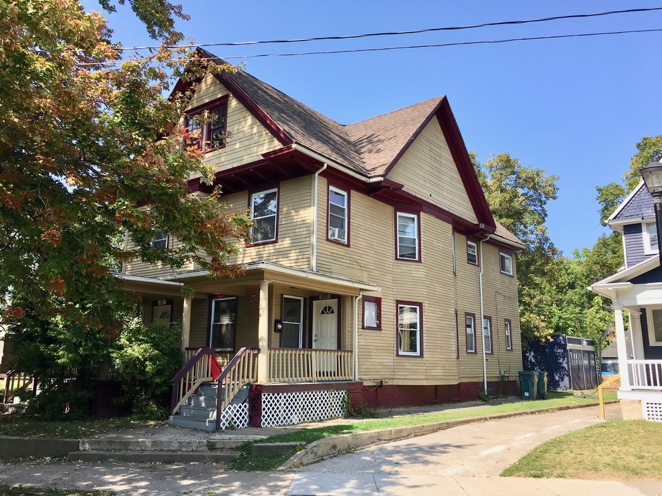 18 Kenilworth Ter in Rochester, NY - Building Photo