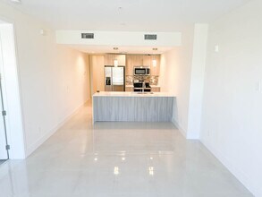 15901 I in Iona, FL - Building Photo - Building Photo