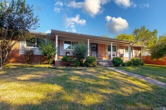 7001 Blue Bird Dr in Little Rock, AR - Building Photo - Building Photo