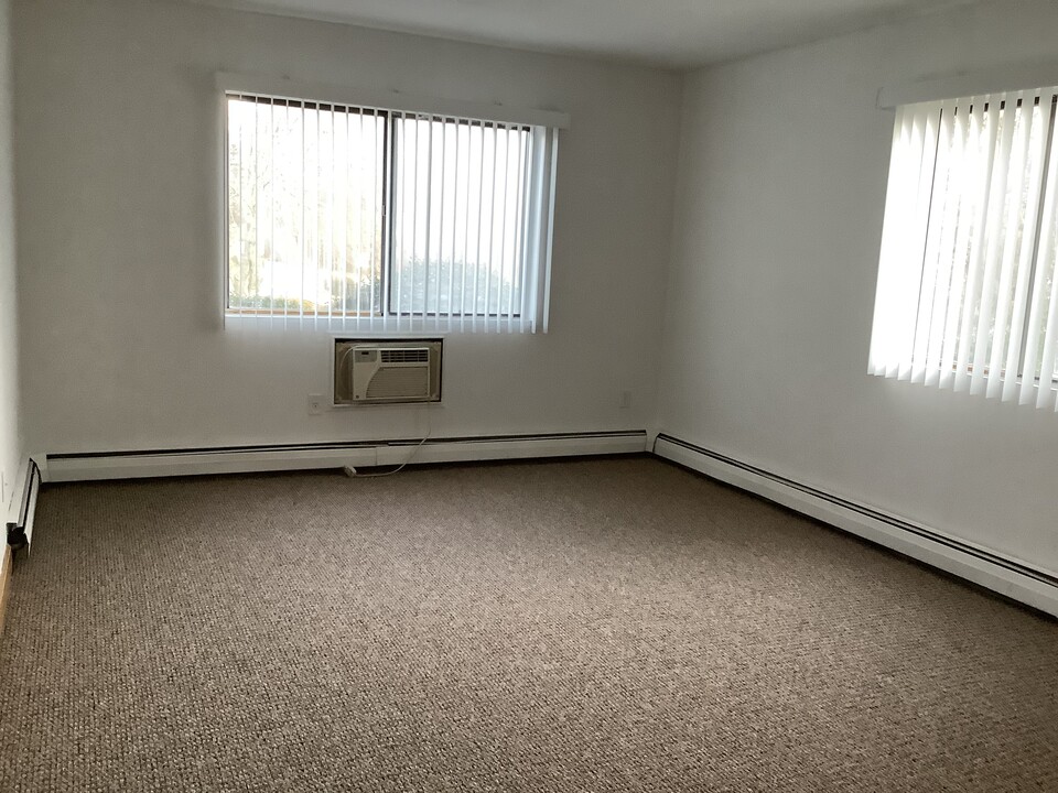 565 Talcottville Rd in Vernon, CT - Building Photo