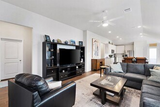 208 Blue Agate Ct in Jarrell, TX - Foto de edificio - Building Photo