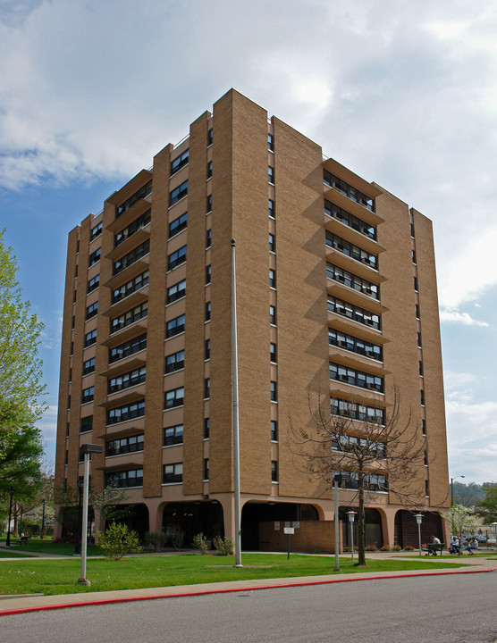 Lee Terrace in Charleston, WV - Building Photo