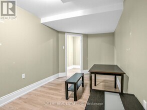 133 Meadowvale Dr in Toronto, ON - Building Photo - Building Photo