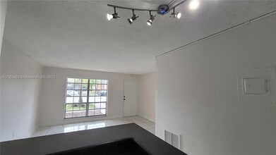 7155 Miami Lakes Dr in Miami Lakes, FL - Building Photo - Building Photo