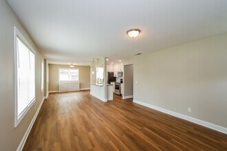1762 Orlando Cir N in Jacksonville, FL - Building Photo - Building Photo
