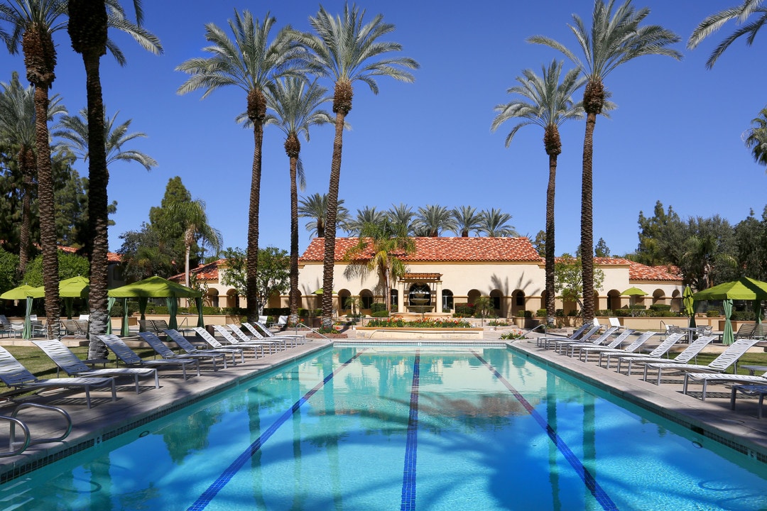 The Regent Palm Desert Apartment Homes in Palm Desert, CA - Foto de edificio