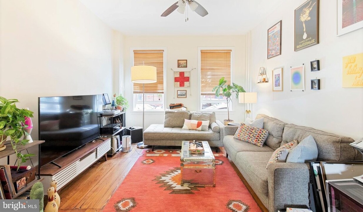 517 Fairmount Ave in Philadelphia, PA - Building Photo