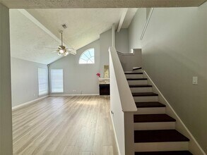 9418 Westacre Pl in Houston, TX - Building Photo - Building Photo
