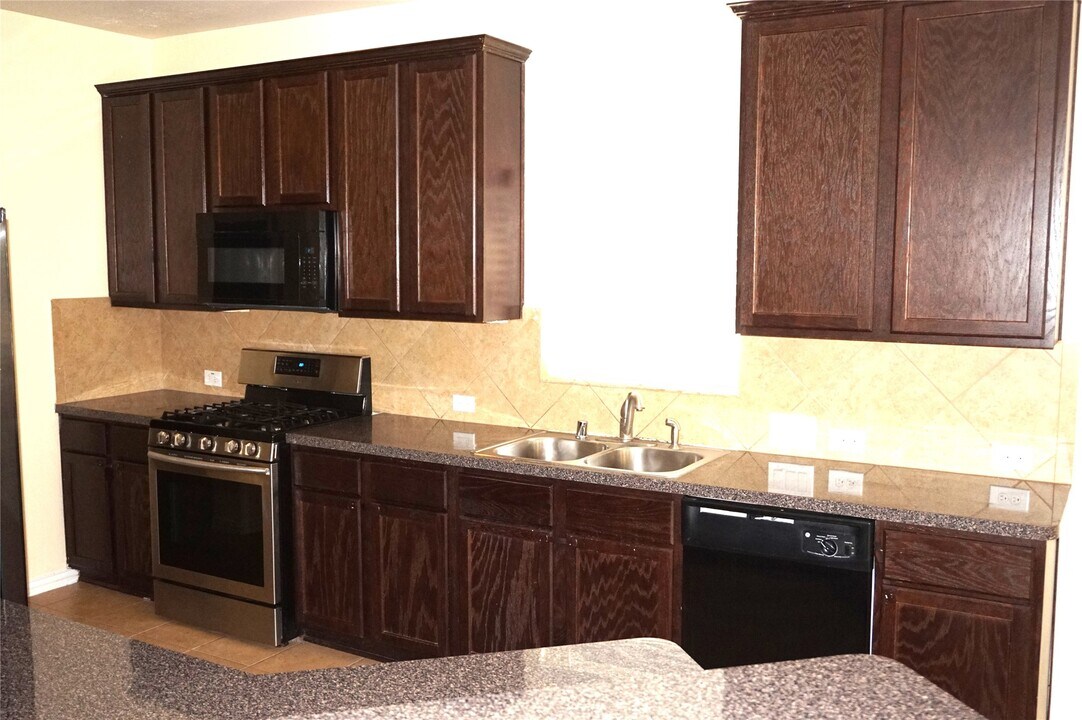 13415 Nigh Way in Houston, TX - Building Photo