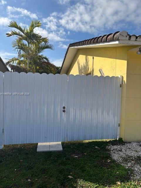 XXX30 SW 21st St in Miami, FL - Building Photo