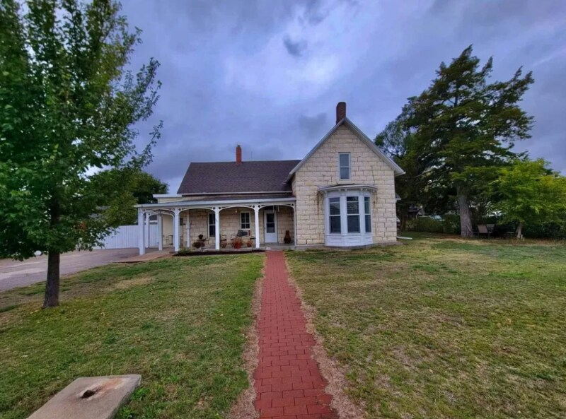 521 N 1st St-Unit -House in Stockton, KS - Building Photo