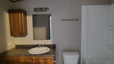 3637 SE 6th St in Topeka, KS - Foto de edificio - Building Photo