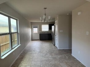 3309 Jose C Santos Dr in Laredo, TX - Building Photo - Building Photo