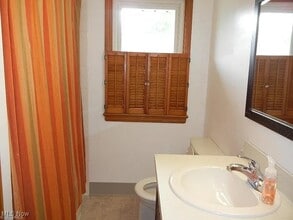 6228 Archwood Rd in Independence, OH - Building Photo - Building Photo