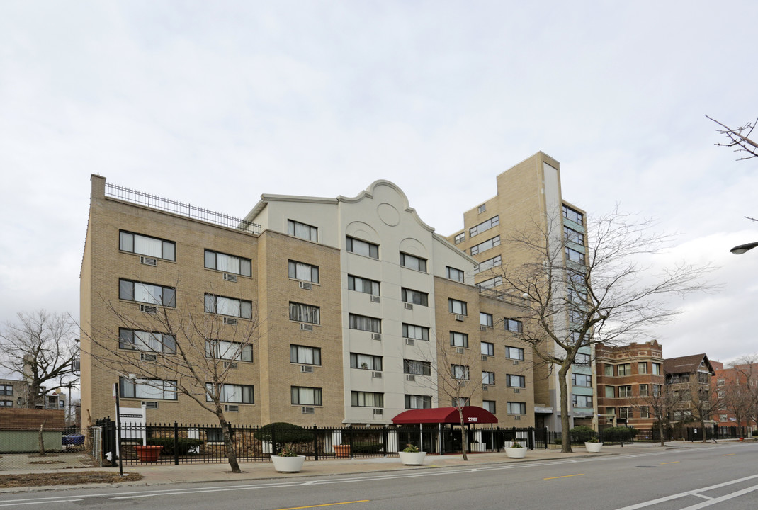 Devonshire Apartments in Chicago, IL - Building Photo