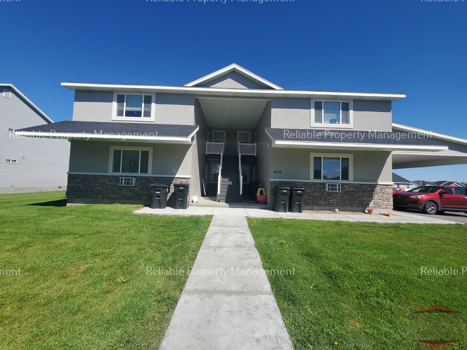 626 Caribou St, Unit 1 in Rigby, ID - Foto de edificio