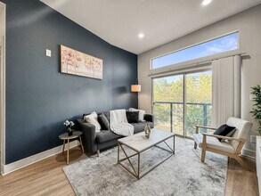 310 N Malcolm X Blvd in Dallas, TX - Foto de edificio - Building Photo