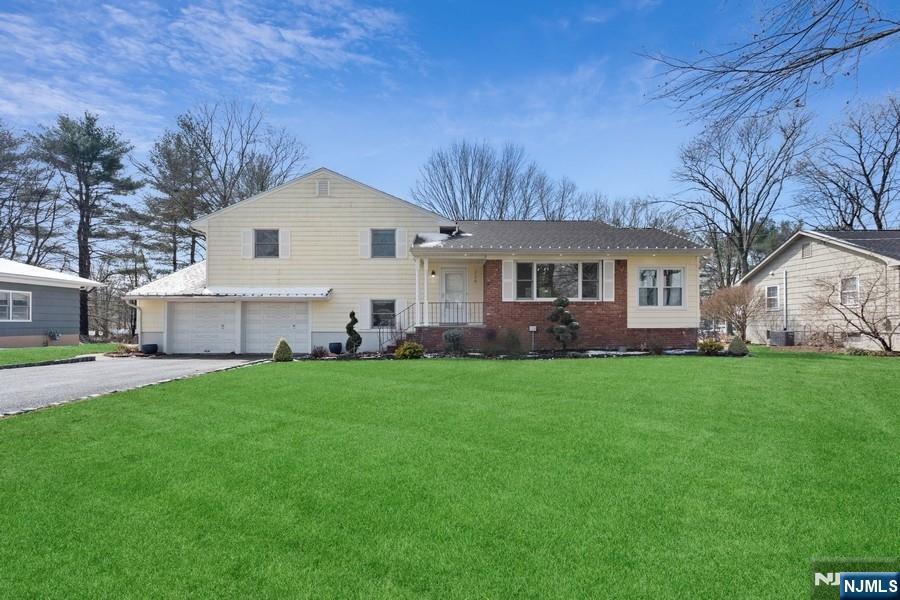 234 Totowa Rd in Wayne, NJ - Building Photo