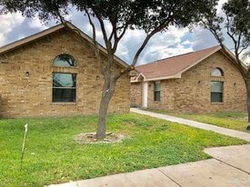 14 Doctor's Dr in Edinburg, TX - Building Photo