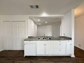 6011 Hidden Rose in San Antonio, TX - Foto de edificio - Building Photo