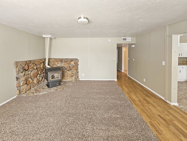 6552 Valley Ave in Inyokern, CA - Building Photo - Building Photo