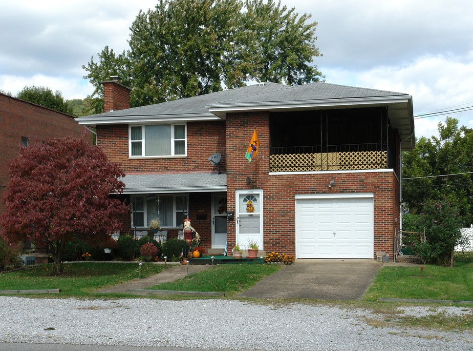 3608 Staunton Ave SE in Charleston, WV - Building Photo