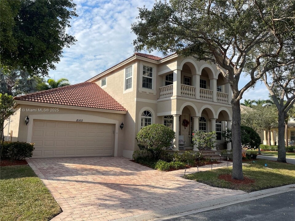 8160 Bautista Way in Palm Beach Gardens, FL - Building Photo