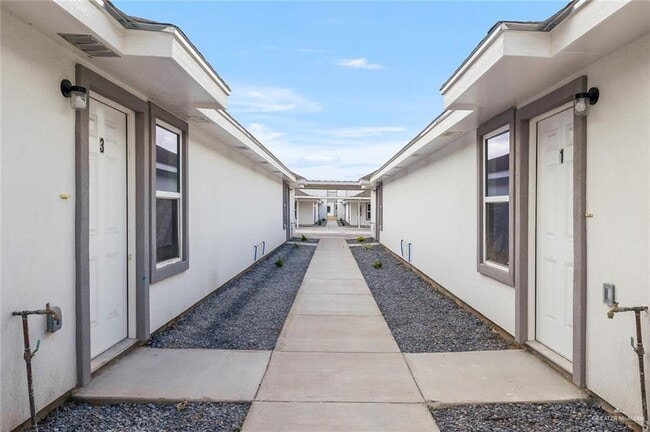 14 Frio Ave in McAllen, TX - Building Photo - Building Photo