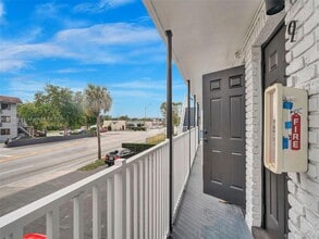 14190 W Dixie Hwy in North Miami, FL - Building Photo - Building Photo