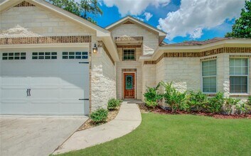 10572 Twin Oak Dr in Conroe, TX - Building Photo - Building Photo