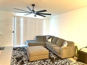 379 SE Crossoak Ln in Port St. Lucie, FL - Building Photo - Building Photo