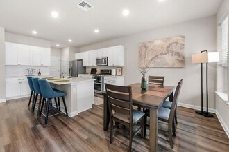 8109 Mandela Bend in Austin, TX - Foto de edificio - Building Photo