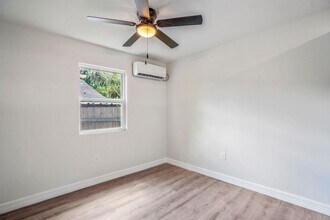 7836 Ave E in Houston, TX - Building Photo - Building Photo