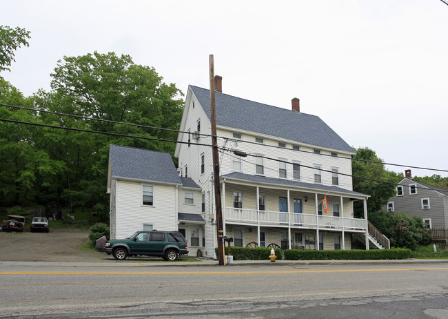 2438-2440 Providence Rd in Northbridge, MA - Foto de edificio - Building Photo