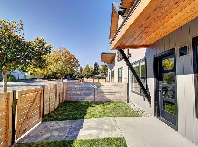 1010 E 7th St in Whitefish, MT - Building Photo - Building Photo