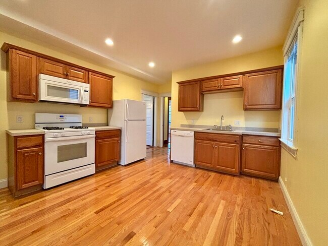 111-111A Adams St in Malden, MA - Building Photo - Building Photo
