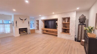 7400 SW 166th St in Palmetto Bay, FL - Building Photo - Building Photo