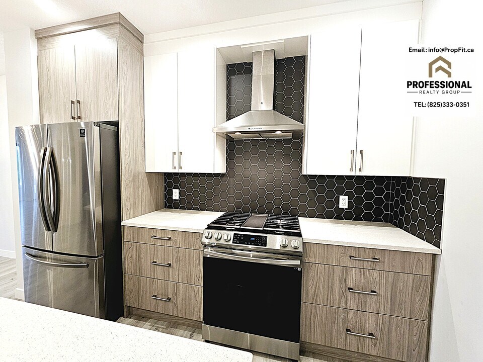 8020 Kiriak Link SW in Edmonton, AB - Building Photo