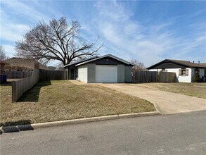 2501 Purdue Cir in Bentonville, AR - Building Photo - Building Photo