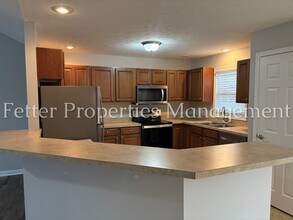10655 Tecumseh Dr in Newburgh, IN - Foto de edificio - Building Photo
