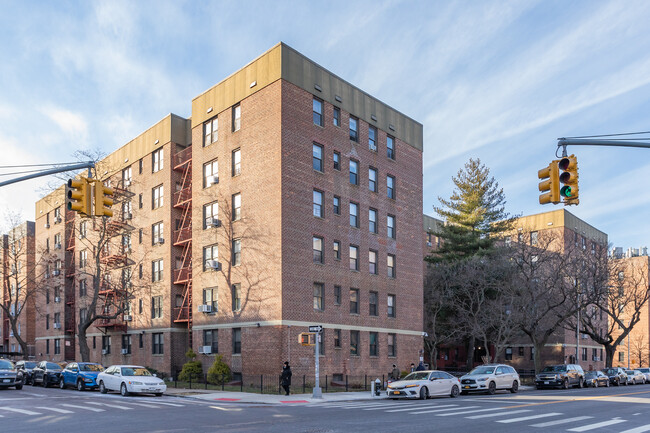 The Somerset in Forest Hills, NY - Building Photo - Building Photo