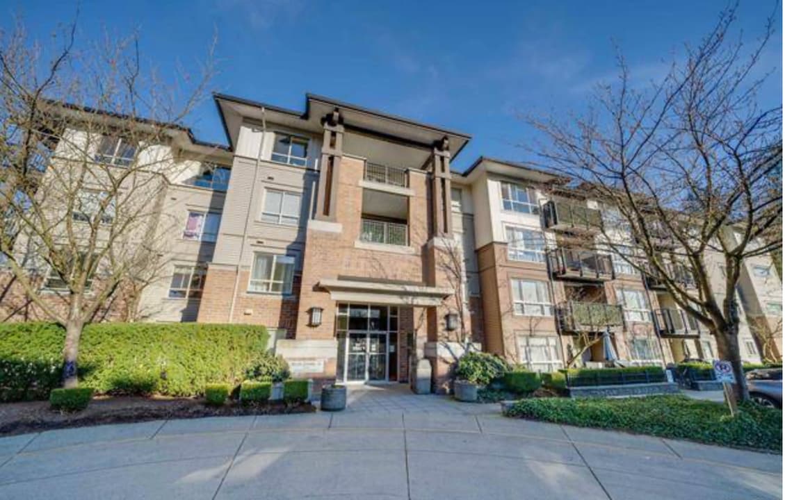 11667 Haney Byp in Maple Ridge, BC - Building Photo